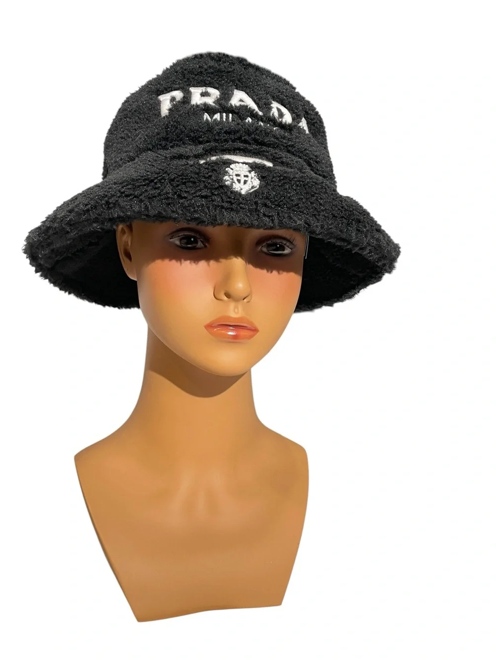 🎩 Women’s Black Fuzzy Bucket Hat 🎩